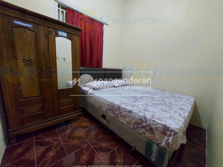  Tampilan Kamar Tidur Rumah Pak Johan Pangandaran<br />
Di fasilitasi dengan kipas angin dan bed ukuran 140x200
