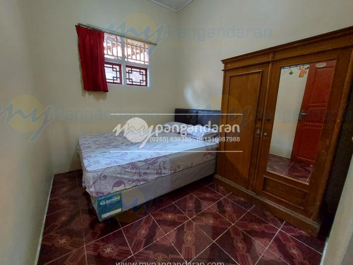  Tampilan Kamar Tidur Rumah Pak Johan Pangandaran<br />
Di fasilitasi dengan kipas angin dan bed ukuran 140x200